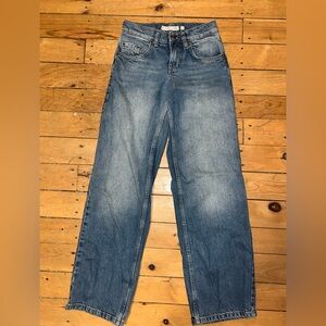 Subdued baggy low waist jeans